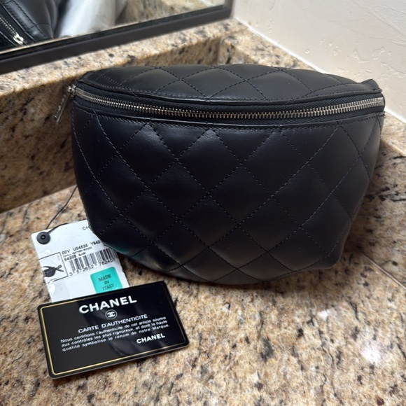❤️NWT CHANEL Uniform Black Quilted Leather Waist Bum Bag Fanny Pack CC Employee - Picture 1 of 9
